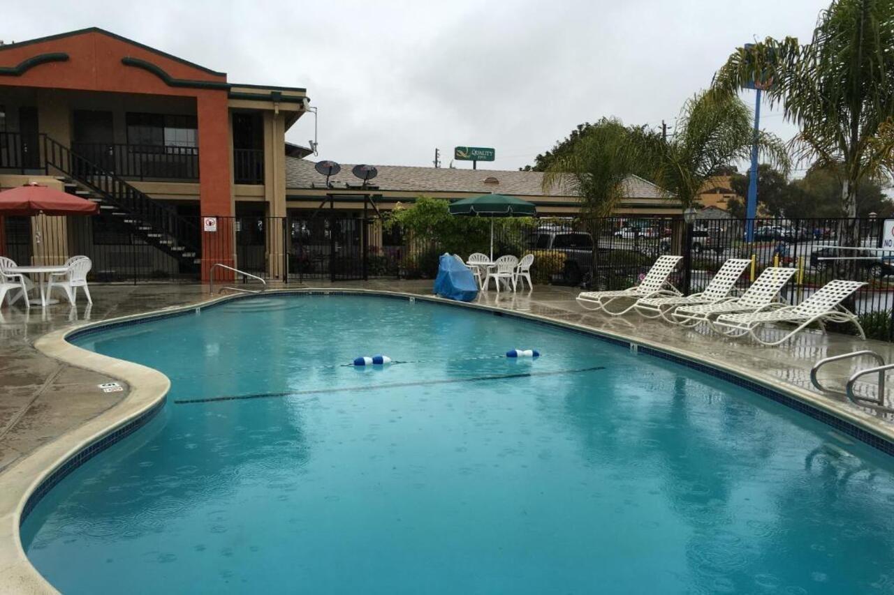 Super 8 By Wyndham Salinas Motel Exterior photo