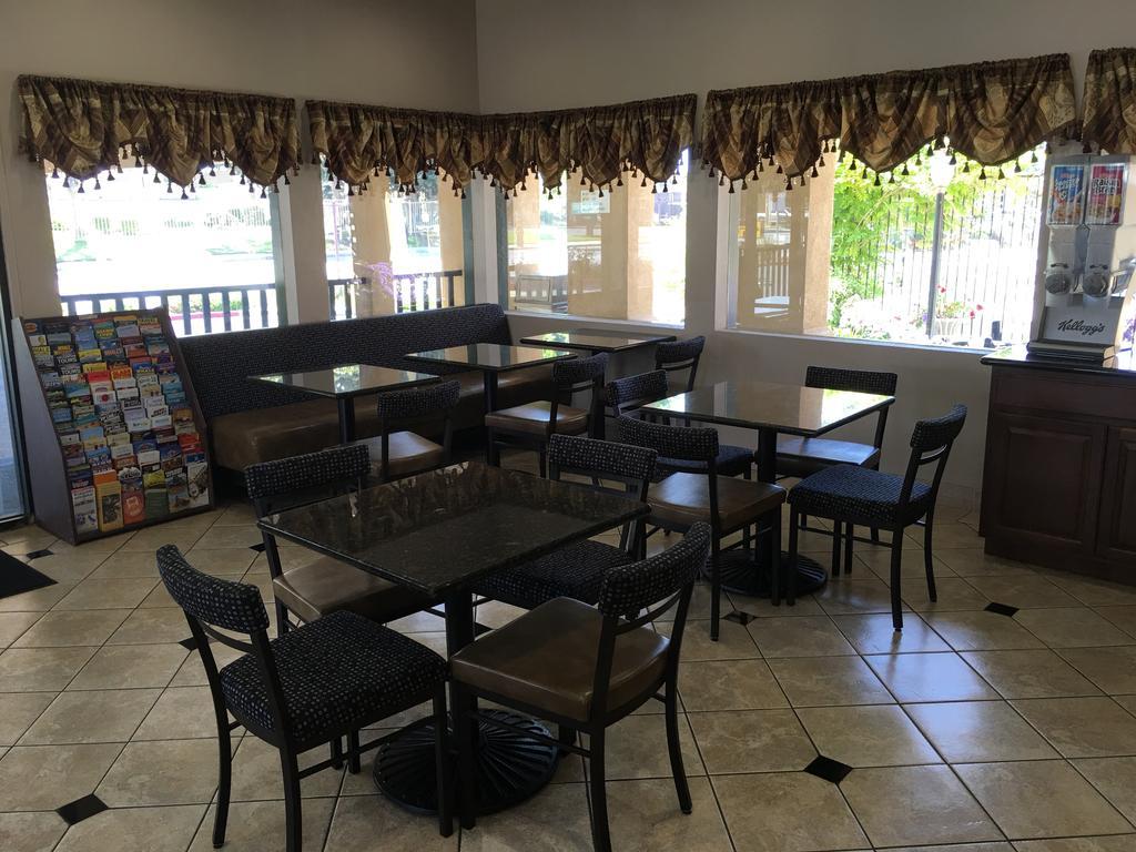 Super 8 By Wyndham Salinas Motel Exterior photo