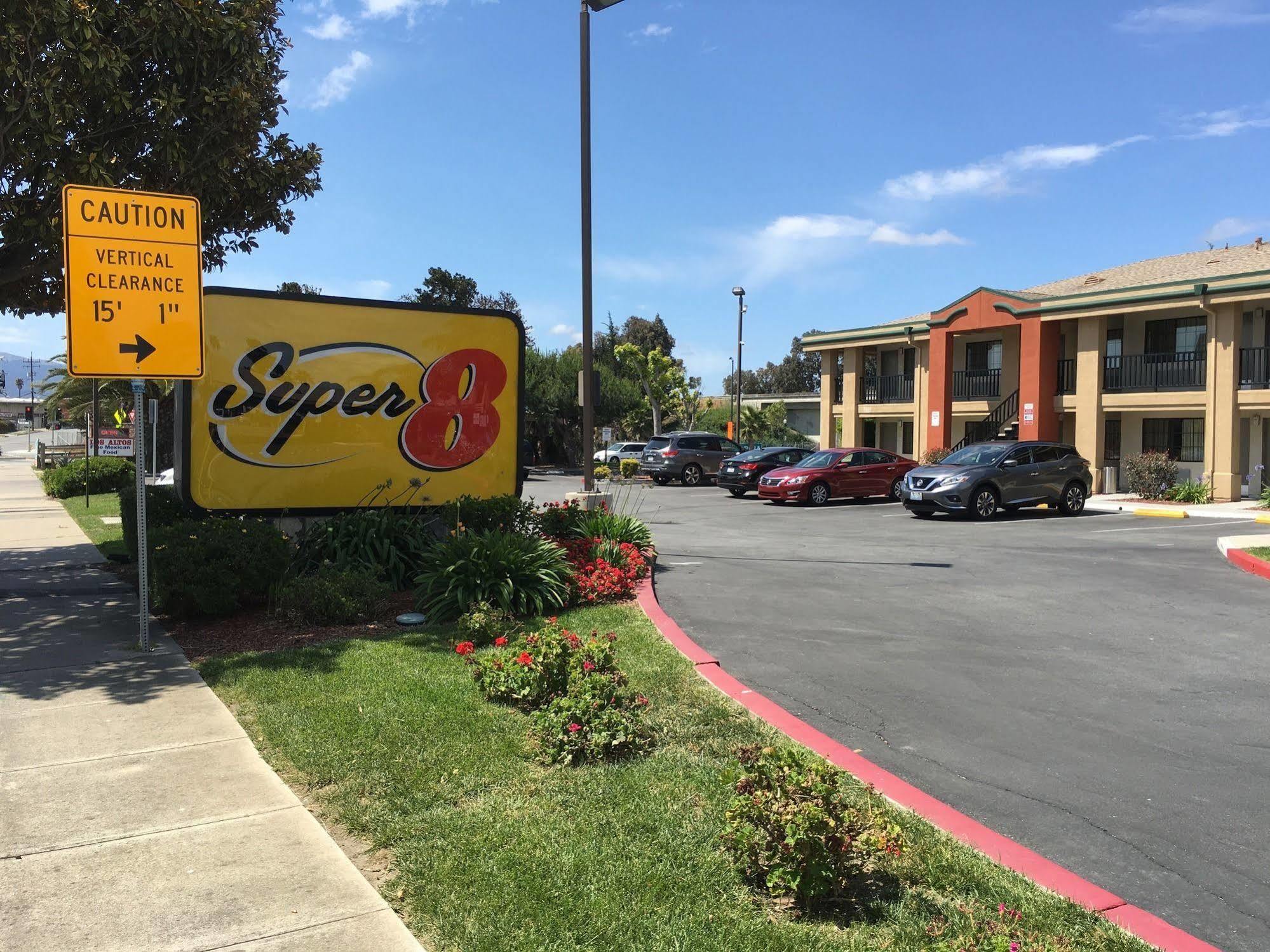 Super 8 By Wyndham Salinas Motel Exterior photo
